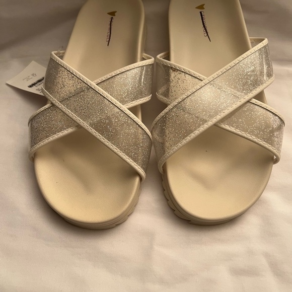 J Crew Girls' cross-strap pool slides - Picture 5 of 7